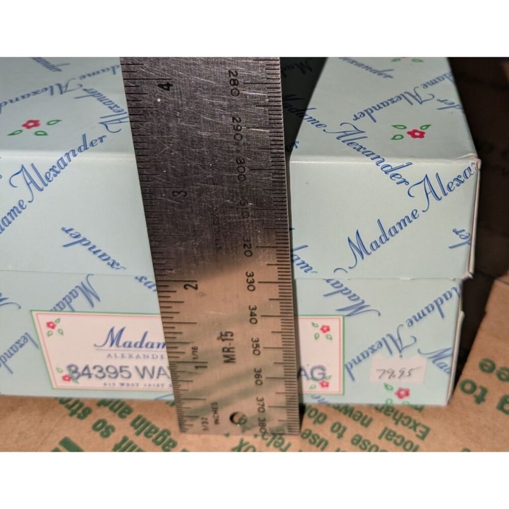 Madame Alexander Waving The Flag Maggie Doll #34395 stand Box Tag - Picture 10 of 14